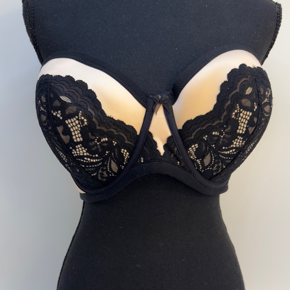 Torrid Convertible Strapless Bra with Underwire in black and‎ beige Sz 42D